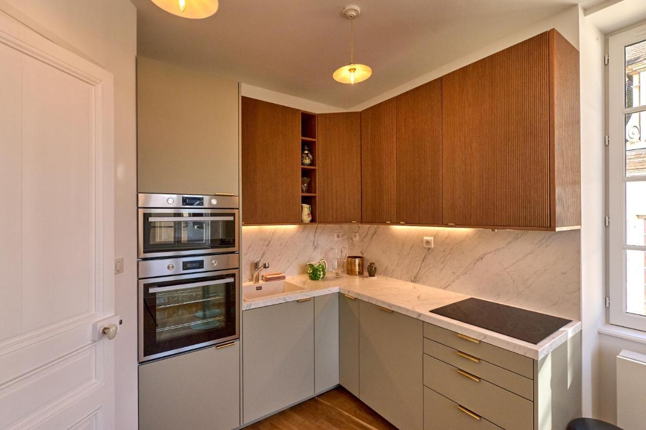 Les Suites Du Palais: Luxe 4-Star Apartment with Cathedral Views Nevers Exterior photo