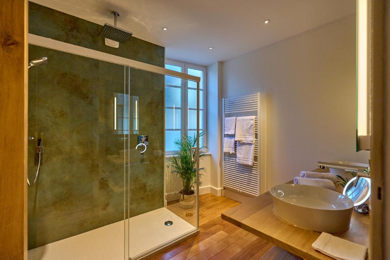 Les Suites Du Palais: Luxe 4-Star Apartment with Cathedral Views Nevers Exterior photo