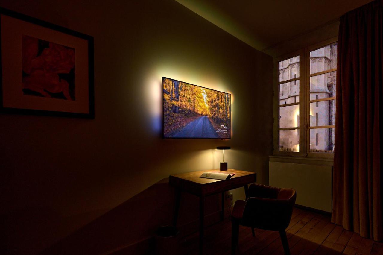 Les Suites Du Palais: Luxe 4-Star Apartment with Cathedral Views Nevers Exterior photo
