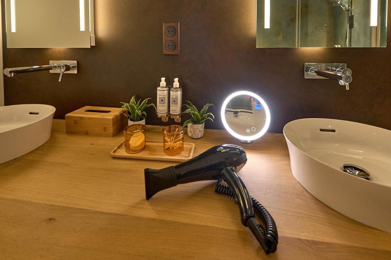Les Suites Du Palais: Luxe 4-Star Apartment with Cathedral Views Nevers Exterior photo
