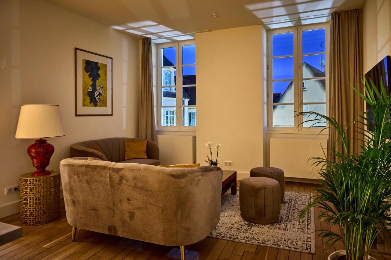 Les Suites Du Palais: Luxe 4-Star Apartment with Cathedral Views Nevers Exterior photo