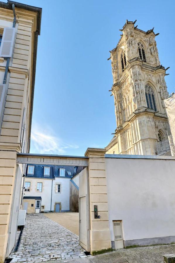 Les Suites Du Palais: Luxe 4-Star Apartment with Cathedral Views Nevers Exterior photo