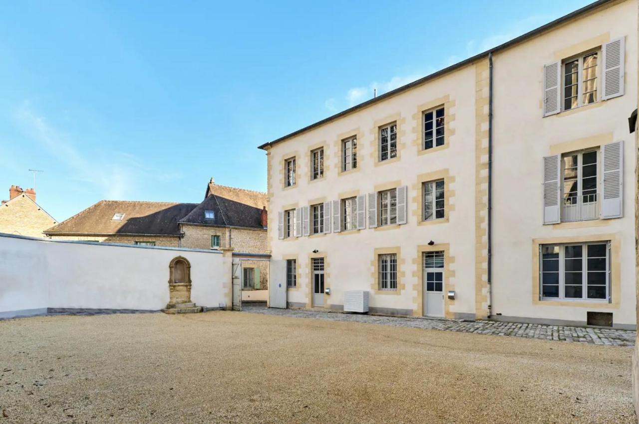 Les Suites Du Palais: Luxe 4-Star Apartment with Cathedral Views Nevers Exterior photo