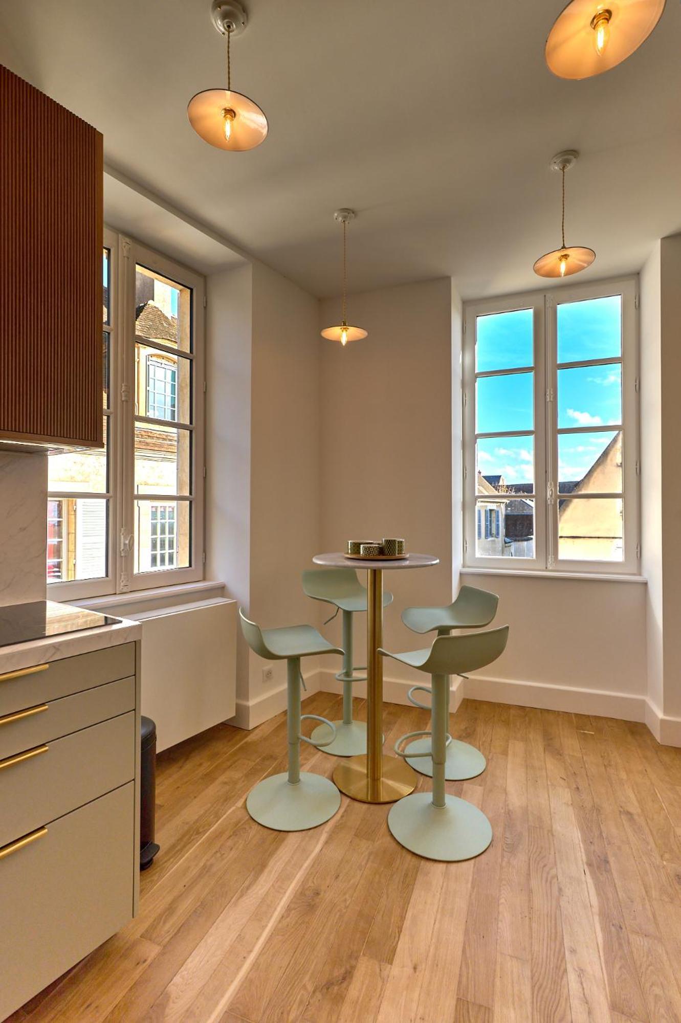 Les Suites Du Palais: Luxe 4-Star Apartment with Cathedral Views Nevers Exterior photo