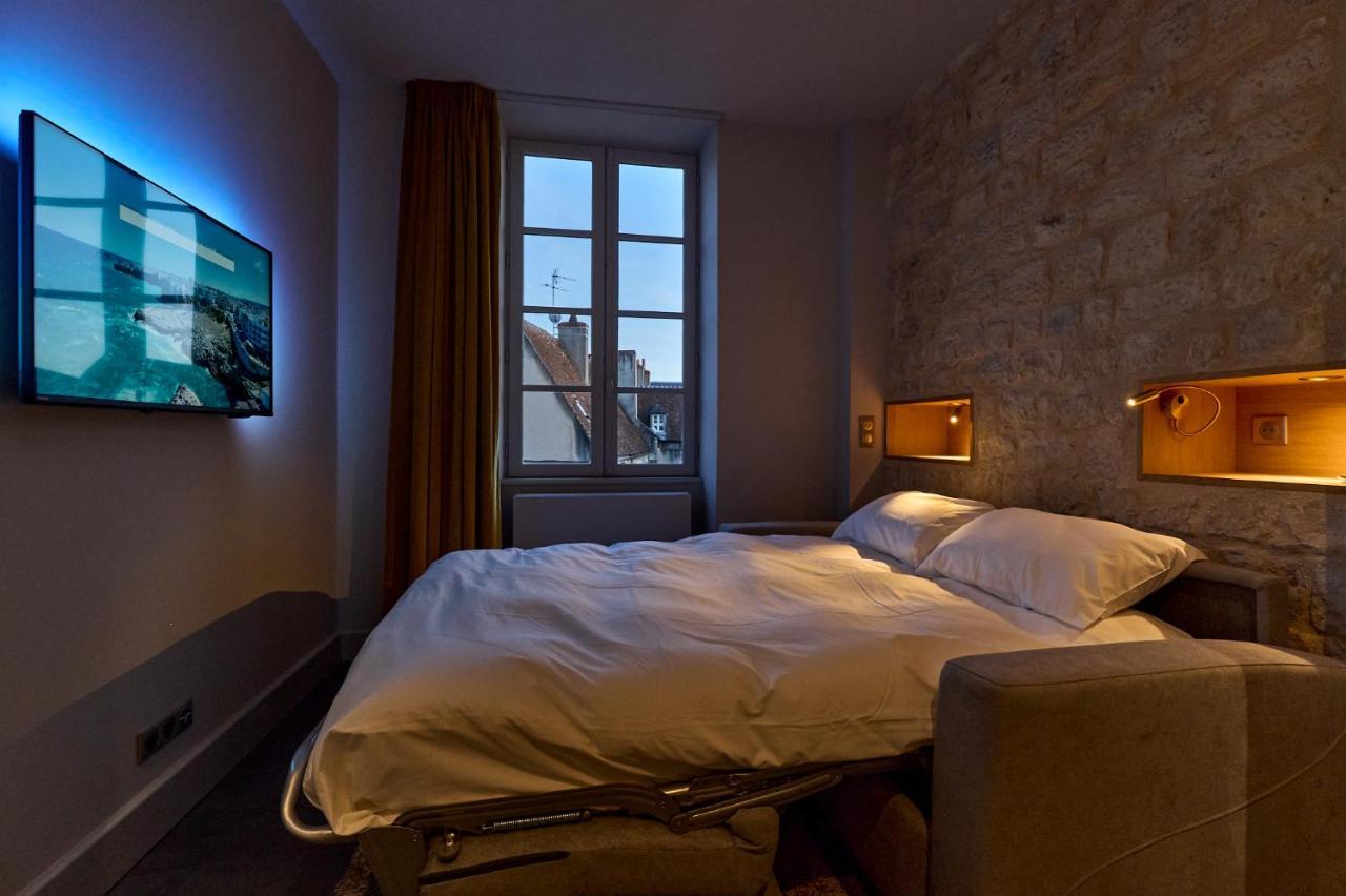 Les Suites Du Palais: Luxe 4-Star Apartment with Cathedral Views Nevers Exterior photo
