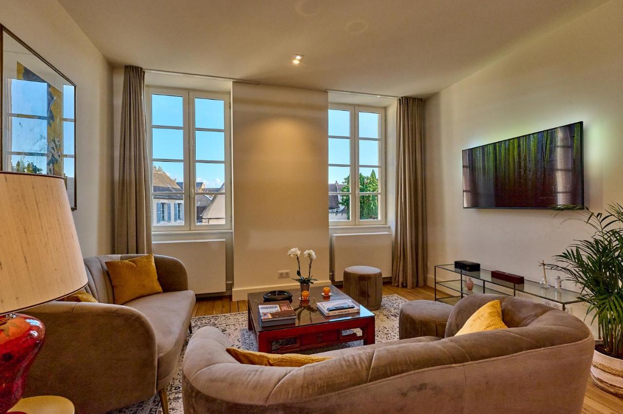 Les Suites Du Palais: Luxe 4-Star Apartment with Cathedral Views Nevers Exterior photo