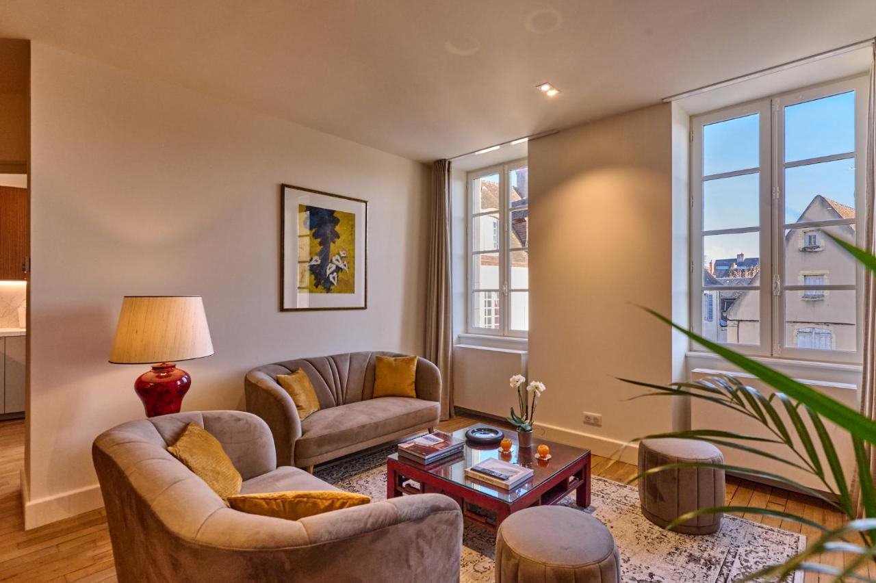 Les Suites Du Palais: Luxe 4-Star Apartment with Cathedral Views Nevers Exterior photo
