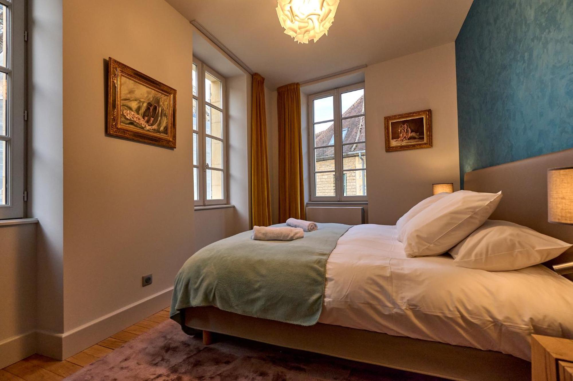 Les Suites Du Palais: Luxe 4-Star Apartment with Cathedral Views Nevers Exterior photo