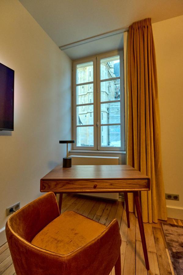 Les Suites Du Palais: Luxe 4-Star Apartment with Cathedral Views Nevers Exterior photo