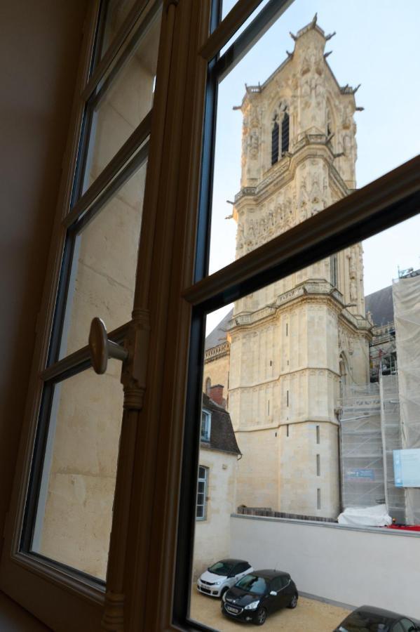 Les Suites Du Palais: Luxe 4-Star Apartment with Cathedral Views Nevers Exterior photo