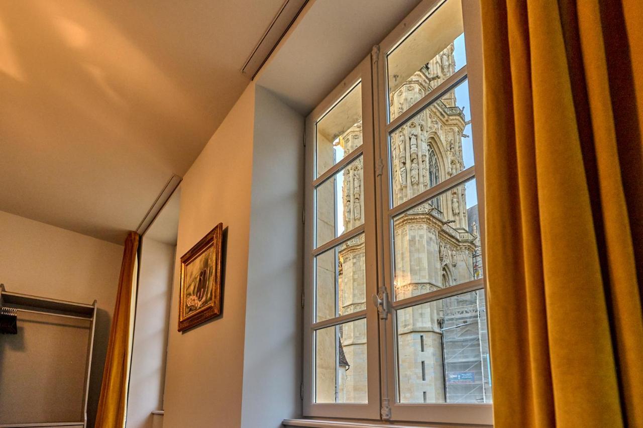 Les Suites Du Palais: Luxe 4-Star Apartment with Cathedral Views Nevers Exterior photo