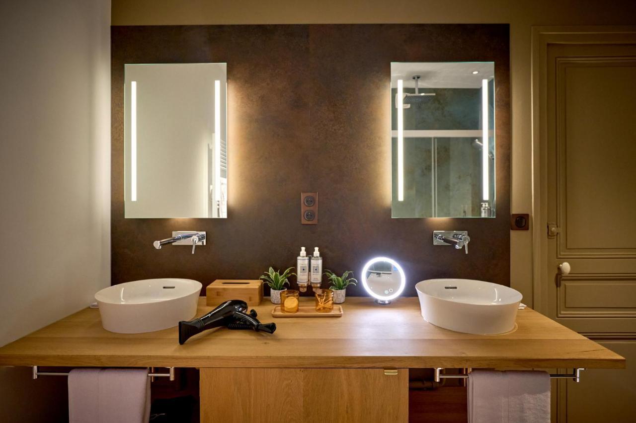 Les Suites Du Palais: Luxe 4-Star Apartment with Cathedral Views Nevers Exterior photo
