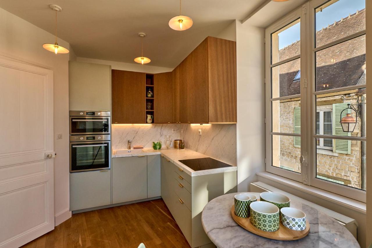 Les Suites Du Palais: Luxe 4-Star Apartment with Cathedral Views Nevers Exterior photo