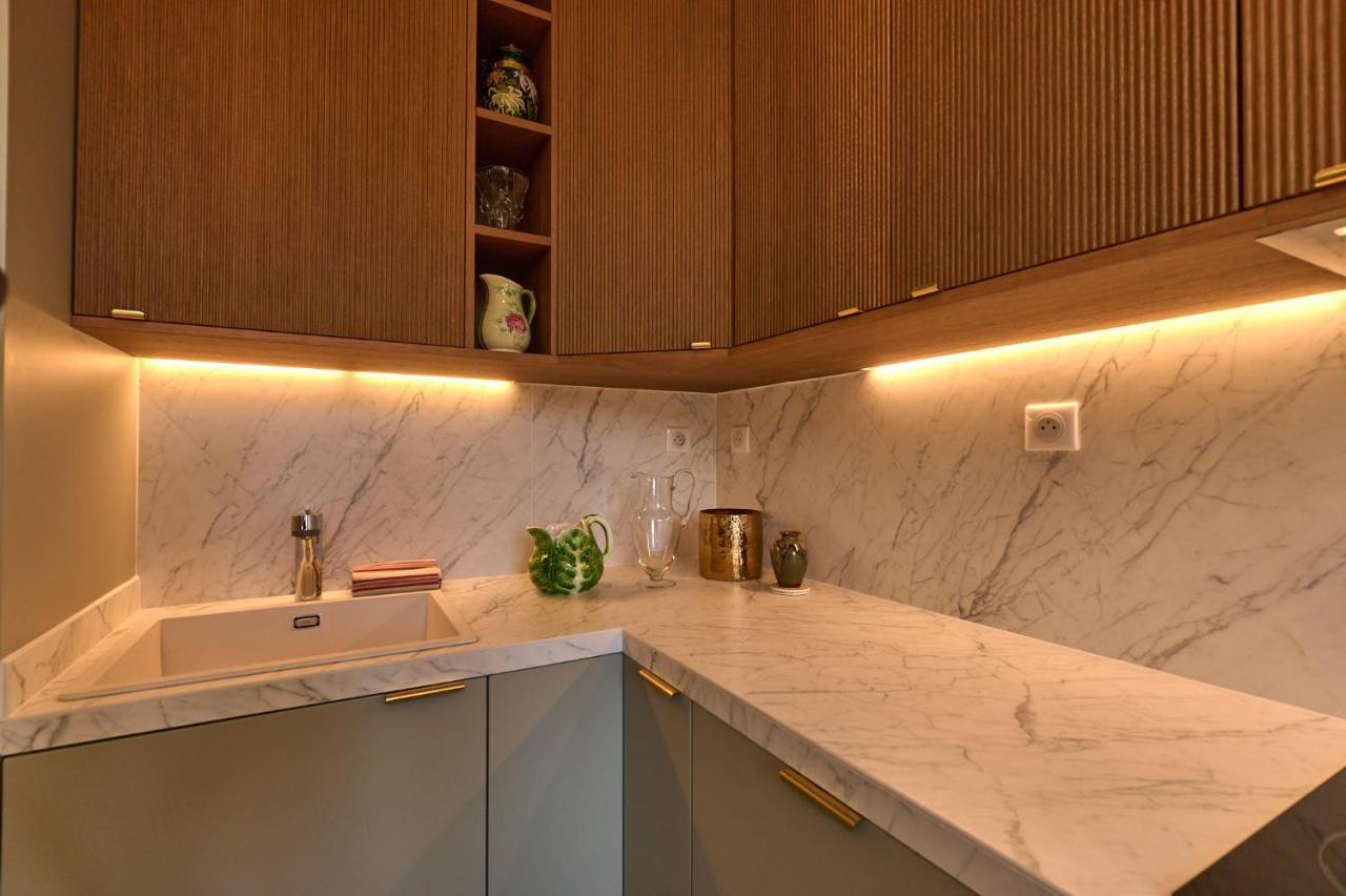 Les Suites Du Palais: Luxe 4-Star Apartment with Cathedral Views Nevers Exterior photo