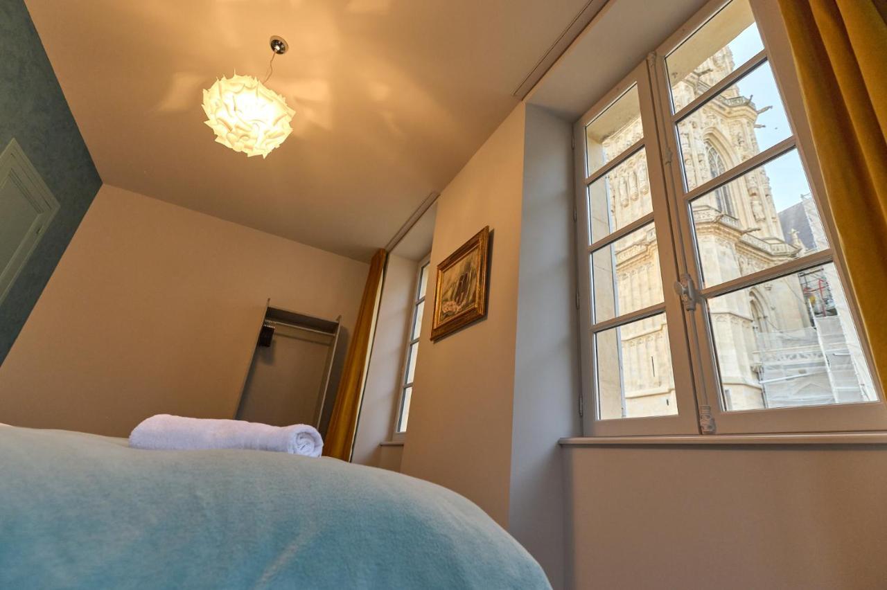 Les Suites Du Palais: Luxe 4-Star Apartment with Cathedral Views Nevers Exterior photo