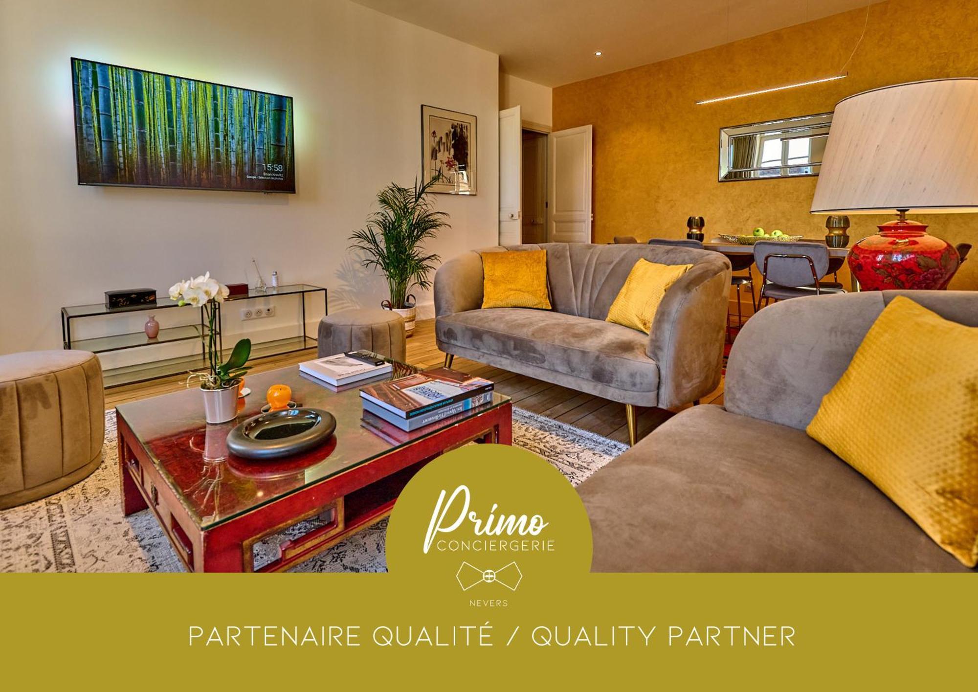 Les Suites Du Palais: Luxe 4-Star Apartment with Cathedral Views Nevers Exterior photo